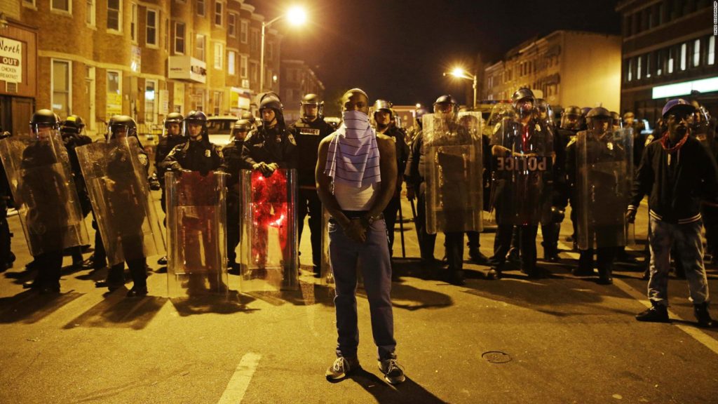 baltimore150429100540-baltimore-protest-night-full-169