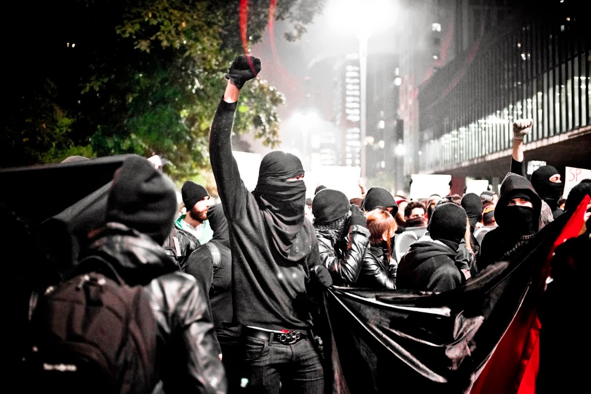 Радикальные анархисты. Современные анархисты. Современный анархизм. Анархисты в Европе. Радикальные конфликты